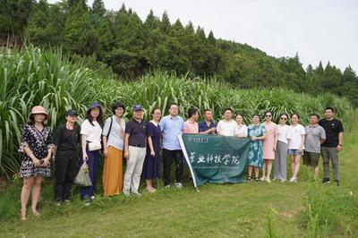 学院赴中江县开展种草养畜行业调研