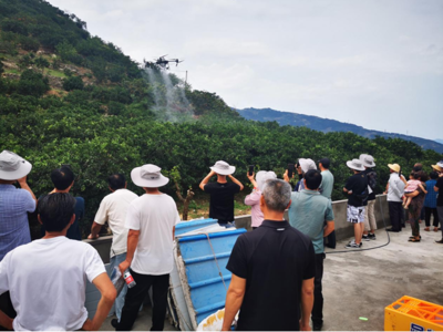 我县举办丘陵山区农机化新技术推广暨 农业无人飞机现场演示培训会